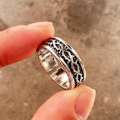 Men's ring with adjustable wide face opening